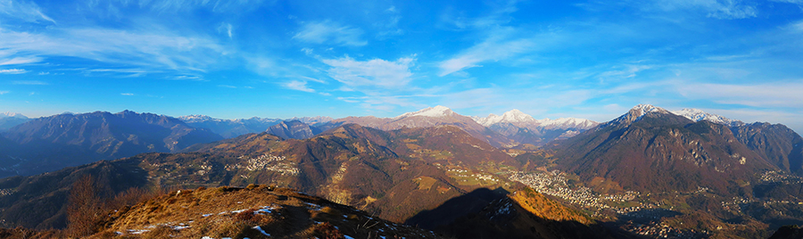 Dalla cima del Monte Gioco vista verso Val Brembana a sx e Valle Serina a dx